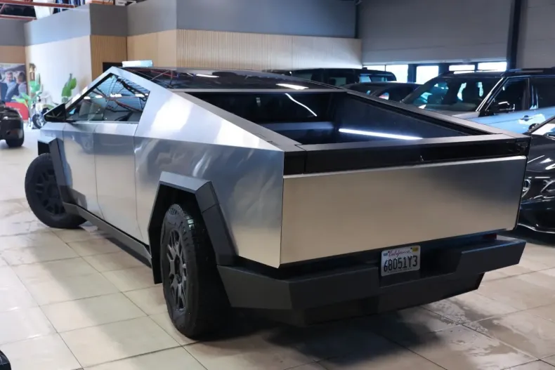 Tesla Cybertruck din 2024 cu 23.000 km - oferta TES117660 - foto 3