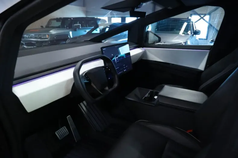 Tesla Cybertruck din 2024 cu 23.000 km - oferta TES117660 - foto 8