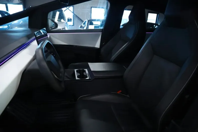 Tesla Cybertruck din 2024 cu 23.000 km - oferta TES117660 - foto 9