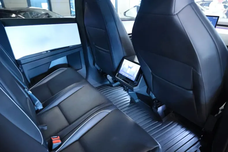 Tesla Cybertruck din 2024 cu 23.000 km - oferta TES117660 - foto 16