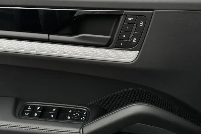 Porsche Cayenne din 2024 cu 24.600 km - oferta POR117672 - foto 24