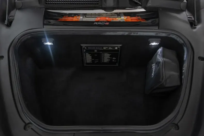 Ferrari SF90 din 2023 cu 2.300 km - oferta FER117679 - foto 11