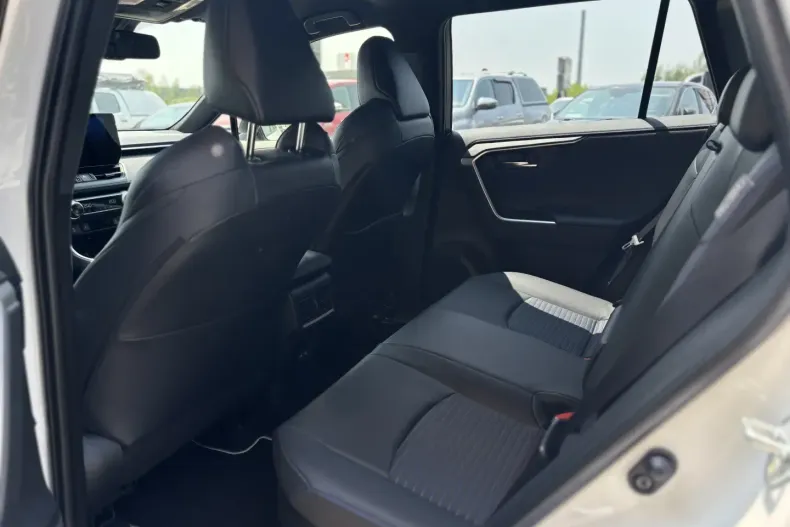 Toyota RAV4 din 2025 cu 600 km - oferta TOY117696 - foto 9