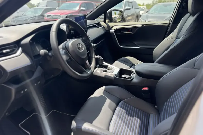 Toyota RAV4 din 2025 cu 600 km - oferta TOY117696 - foto 10