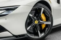 Ferrari SF90 din 2023 cu 2.200 km - oferta FER117702 - foto 11