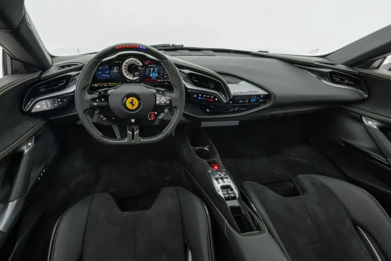 Ferrari SF90 din 2023 cu 2.200 km - oferta FER117702 - foto 12