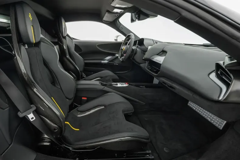 Ferrari SF90 din 2023 cu 2.200 km - oferta FER117702 - foto 16