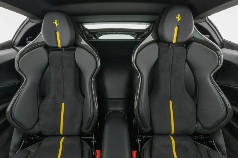 Ferrari SF90 din 2023 cu 2.200 km - oferta FER117702 - foto 18