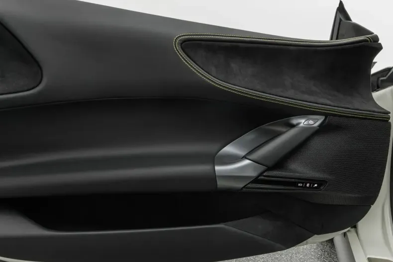 Ferrari SF90 din 2023 cu 2.200 km - oferta FER117702 - foto 19