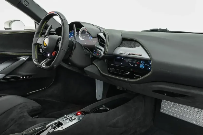 Ferrari SF90 din 2023 cu 2.200 km - oferta FER117702 - foto 20