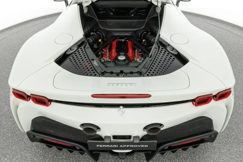 Ferrari SF90 din 2023 cu 2.200 km - oferta FER117702 - foto 21