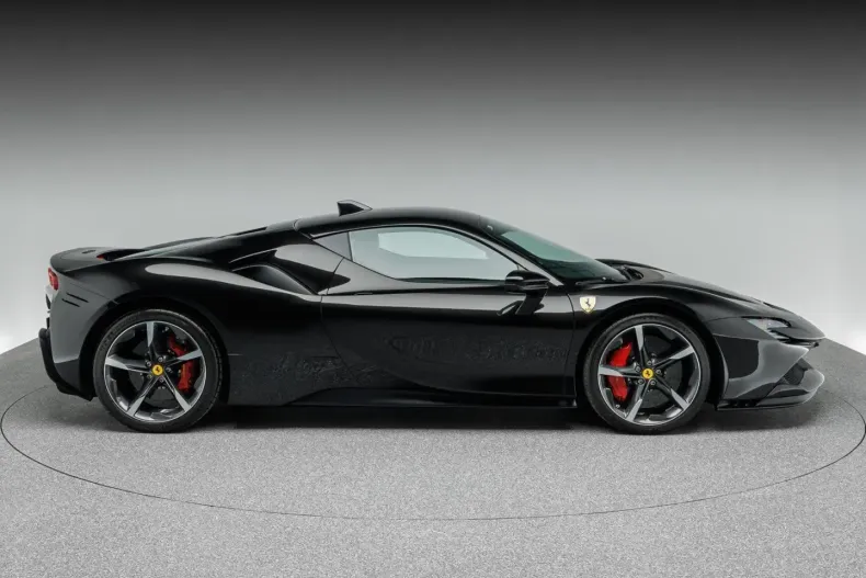 Ferrari SF90 din 2023 cu 2.800 km - oferta FER117705 - foto 6