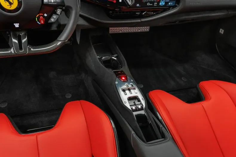 Ferrari SF90 din 2023 cu 2.800 km - oferta FER117705 - foto 12