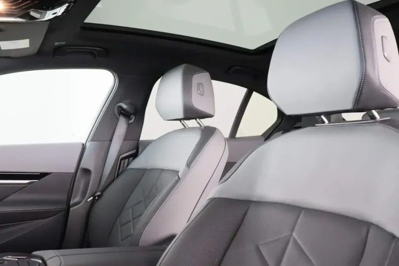 BMW 520 din 2024 cu 17.100 km - oferta BMW117708 - foto 13