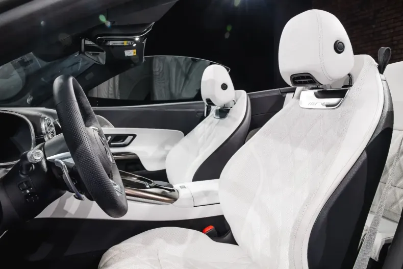 Mercedes-Benz SL 63 AMG din 2025 cu 200 km - oferta MER117723 - foto 6