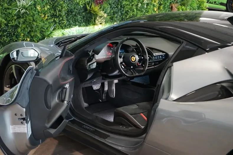 Ferrari SF90 din 2023 cu 70 km - oferta FER117728 - foto 8