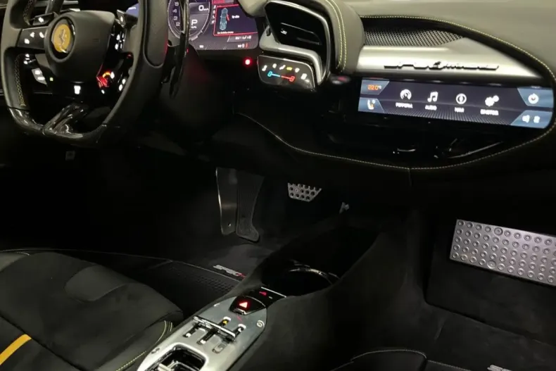 Ferrari SF90 din 2022 cu 6.050 km - oferta FER117732 - foto 10