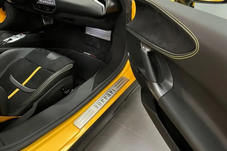 Ferrari SF90 din 2022 cu 6.050 km - oferta FER117732 - foto 11