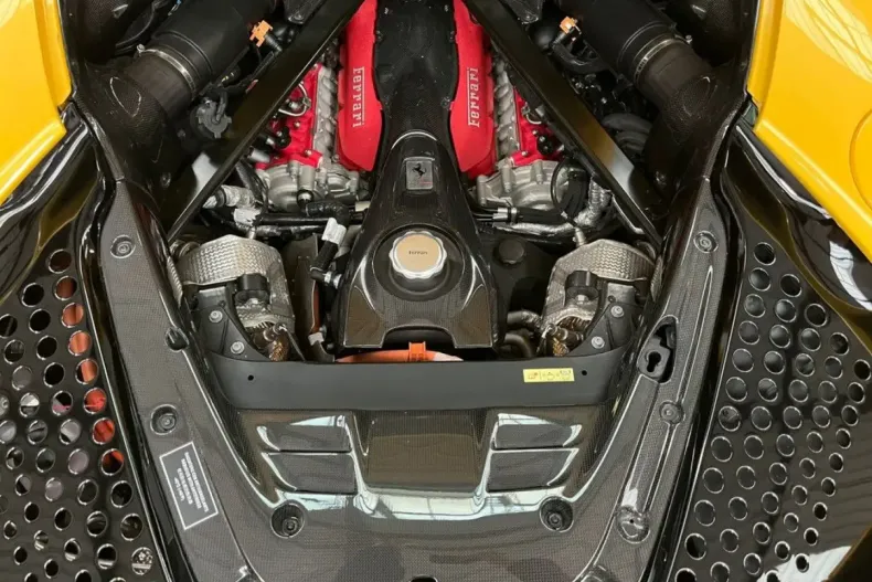 Ferrari SF90 din 2022 cu 6.050 km - oferta FER117732 - foto 13