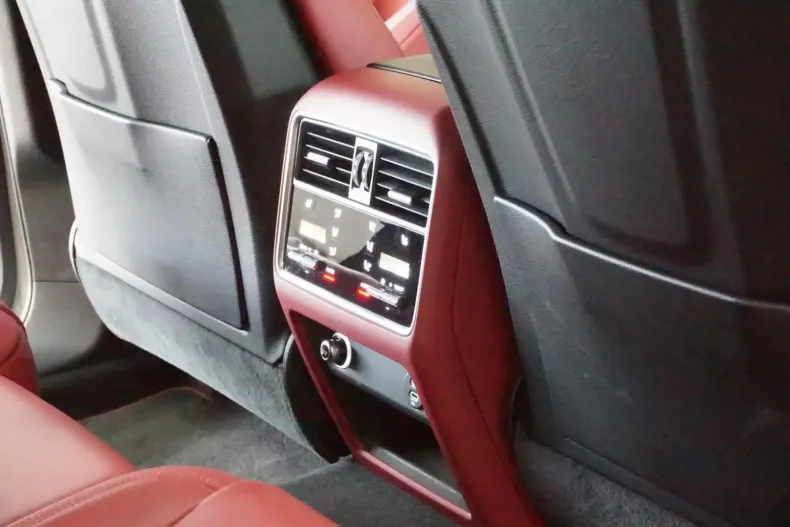 Porsche Cayenne din 2023 cu 27.965 km - oferta POR117744 - foto 13