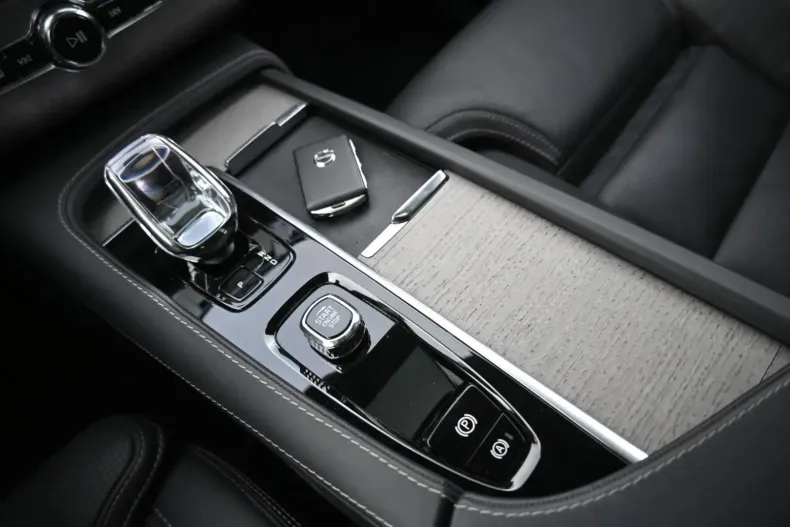 Volvo XC90 din 2023 cu 20.232 km - oferta VOL117746 - foto 24