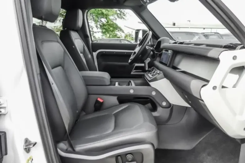 Land Rover Defender din 2022 cu 29.650 km - oferta LAN117761 - foto 3