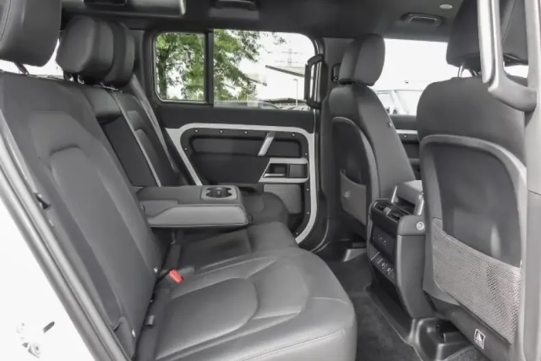 Land Rover Defender din 2022 cu 29.650 km - oferta LAN117761 - foto 5