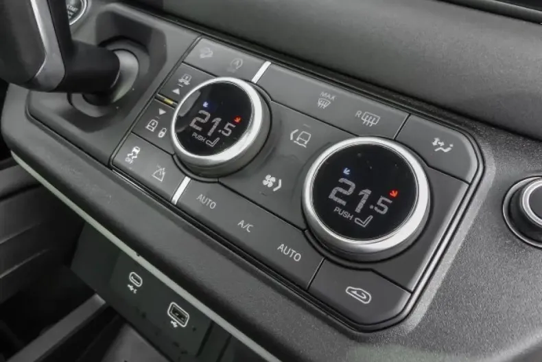 Land Rover Defender din 2022 cu 29.650 km - oferta LAN117761 - foto 12