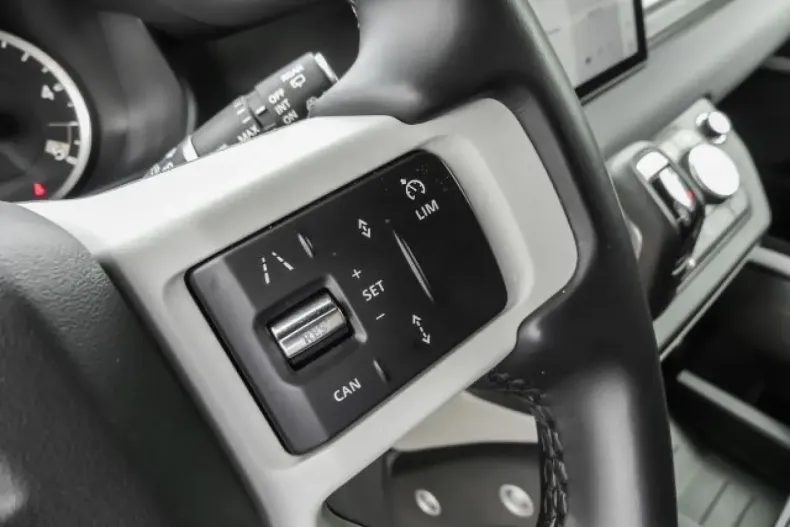 Land Rover Defender din 2022 cu 29.650 km - oferta LAN117761 - foto 13