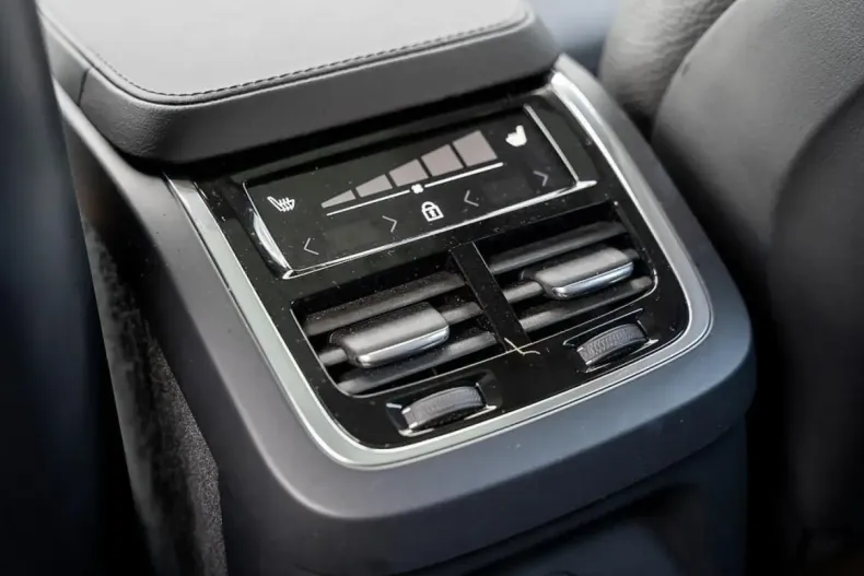 Volvo XC90 din 2024 cu 25.750 km - oferta VOL117763 - foto 9