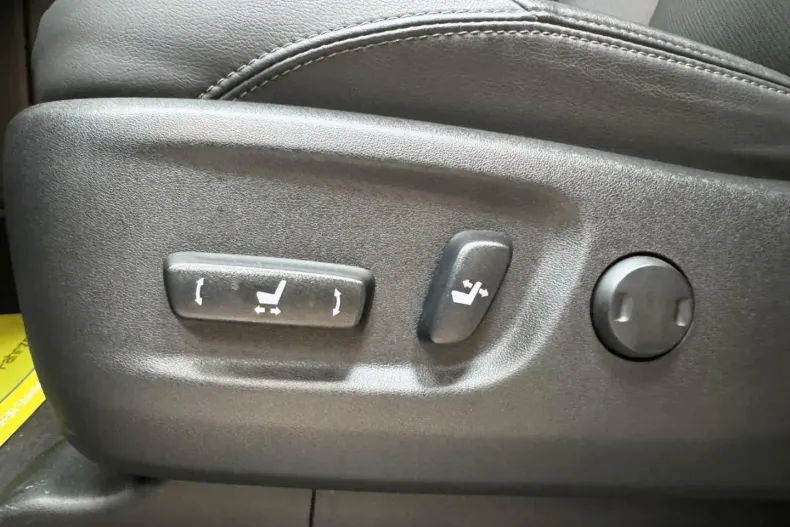 Toyota Land Cruiser din 2024 cu 30.863 km - oferta TOY117770 - foto 17