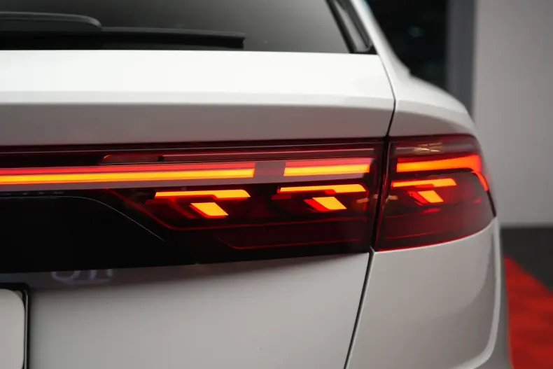 Audi Q8 din 2024 cu 5.800 km - oferta AUD117783 - foto 9