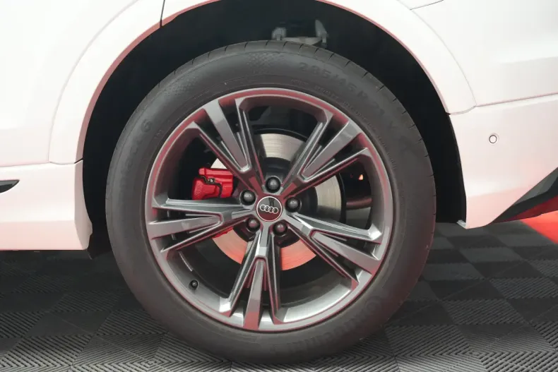 Audi Q8 din 2024 cu 5.800 km - oferta AUD117783 - foto 10