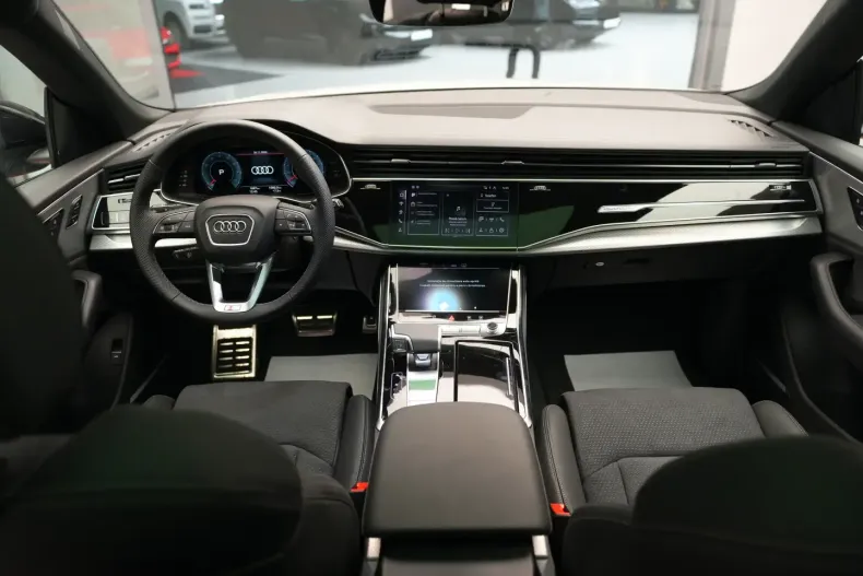 Audi Q8 din 2024 cu 5.800 km - oferta AUD117783 - foto 11