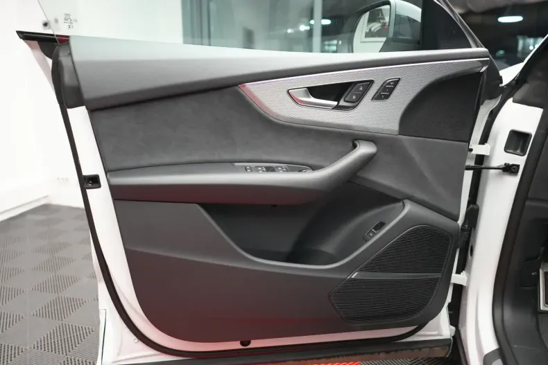 Audi Q8 din 2024 cu 5.800 km - oferta AUD117783 - foto 22