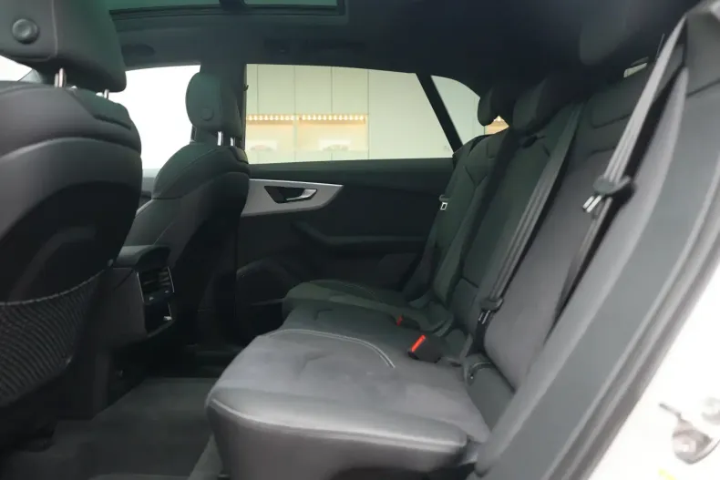 Audi Q8 din 2024 cu 5.800 km - oferta AUD117783 - foto 24