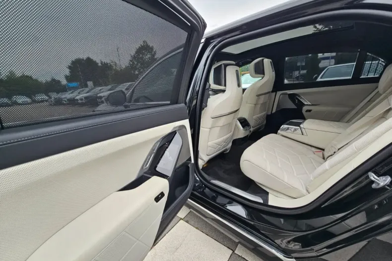 BMW 740 din 2023 cu 117.740 km - oferta BMW117799 - foto 12