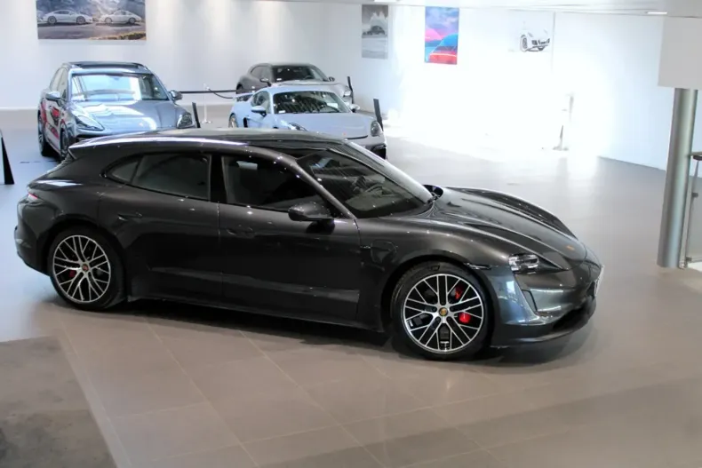 Porsche Taycan din 2023 cu 23.460 km - oferta POR117800 - foto 2