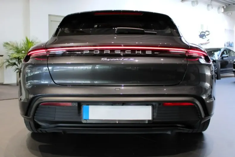 Porsche Taycan din 2023 cu 23.460 km - oferta POR117800 - foto 4