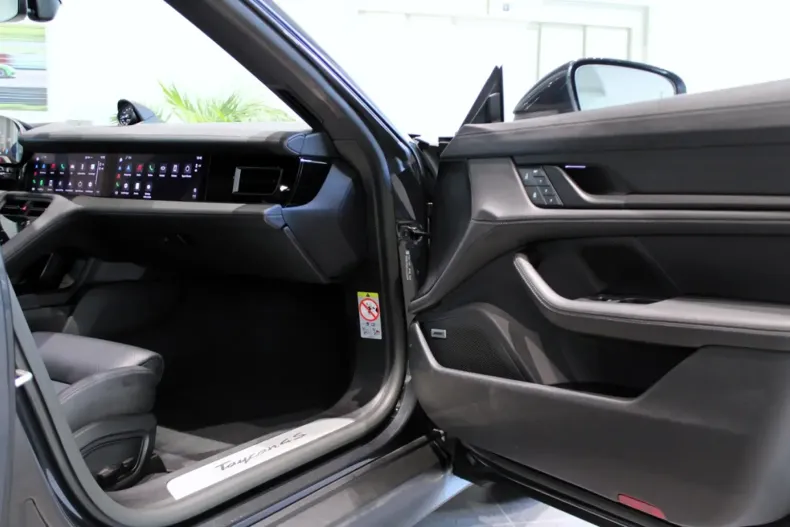 Porsche Taycan din 2023 cu 23.460 km - oferta POR117800 - foto 7