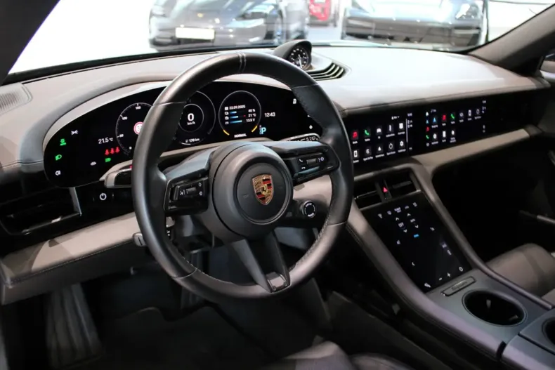 Porsche Taycan din 2023 cu 23.460 km - oferta POR117800 - foto 8