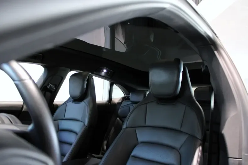 Porsche Taycan din 2023 cu 23.460 km - oferta POR117800 - foto 10