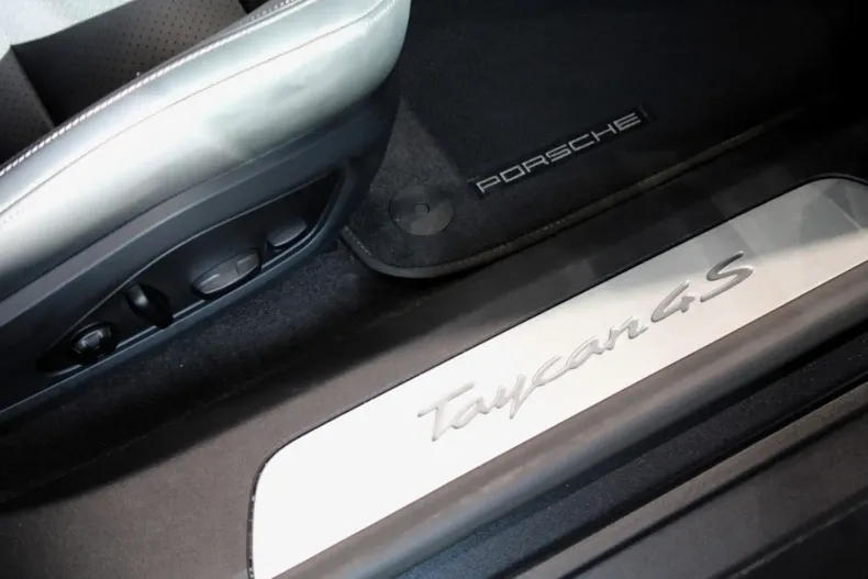 Porsche Taycan din 2023 cu 23.460 km - oferta POR117800 - foto 15