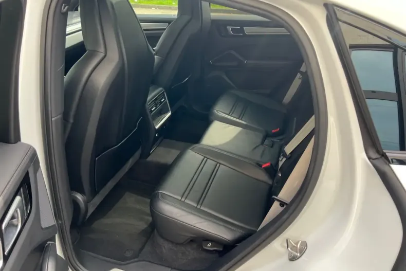 Porsche Cayenne din 2022 cu 32.233 km - oferta POR117810 - foto 8