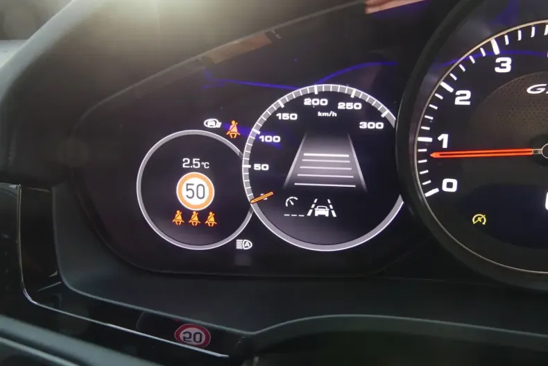 Porsche Cayenne din 2021 cu 93.233 km - oferta POR117814 - foto 22