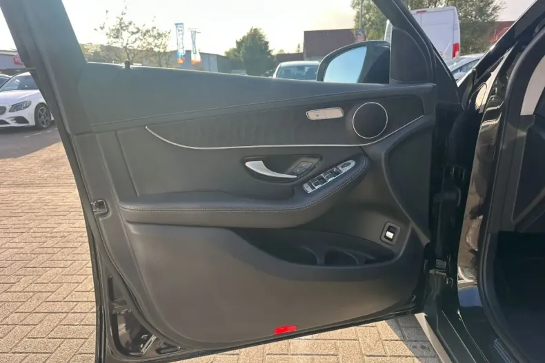 Mercedes-Benz GLC 300 din 2020 cu 118.000 km - oferta MER117854 - foto 11