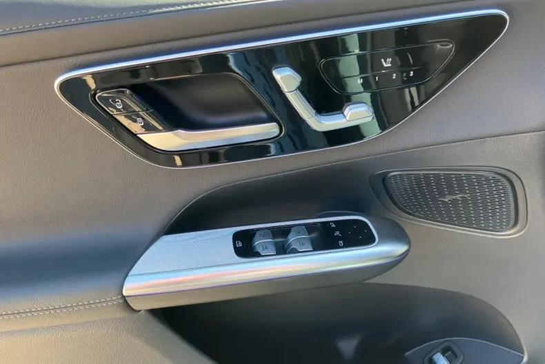 Mercedes-Benz GLC 300 din 2024 cu 6.990 km - oferta MER117868 - foto 6