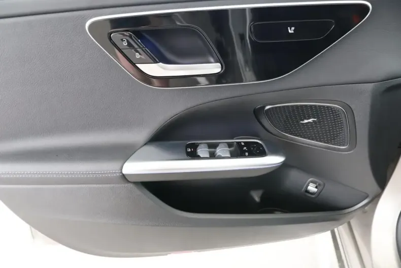 Mercedes-Benz C 300 din 2024 cu 5.936 km - oferta MER117875 - foto 9