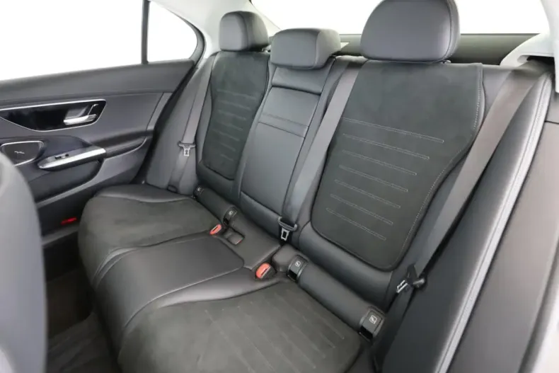 Mercedes-Benz C 300 din 2024 cu 5.936 km - oferta MER117875 - foto 12