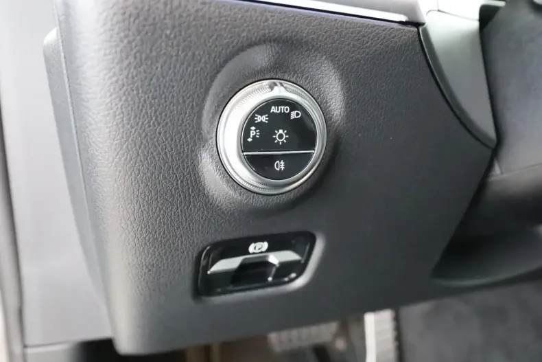 Mercedes-Benz C 300 din 2024 cu 5.936 km - oferta MER117875 - foto 19